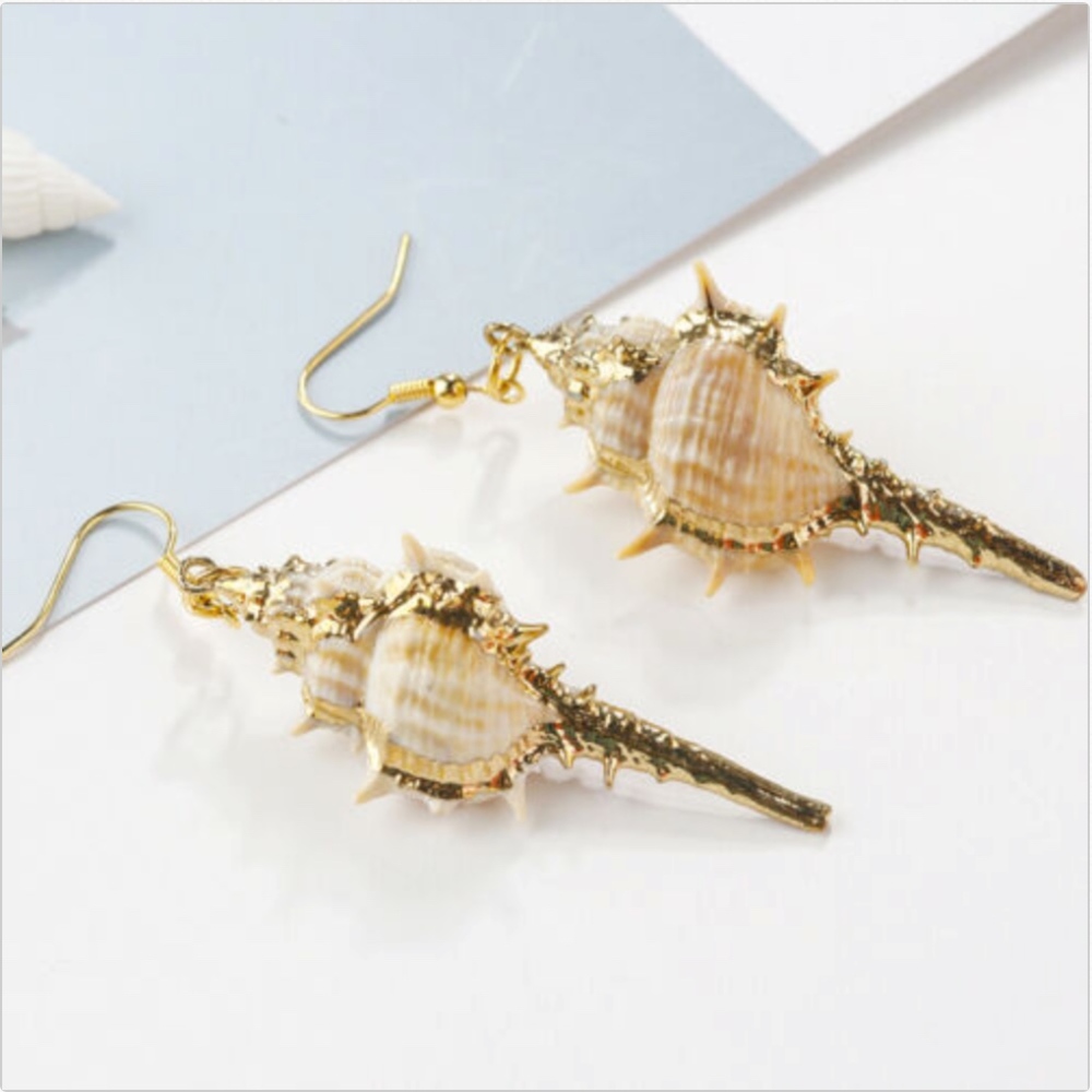 5star rated Handmade Conch seashells gold earrings - Picture 1 of 5